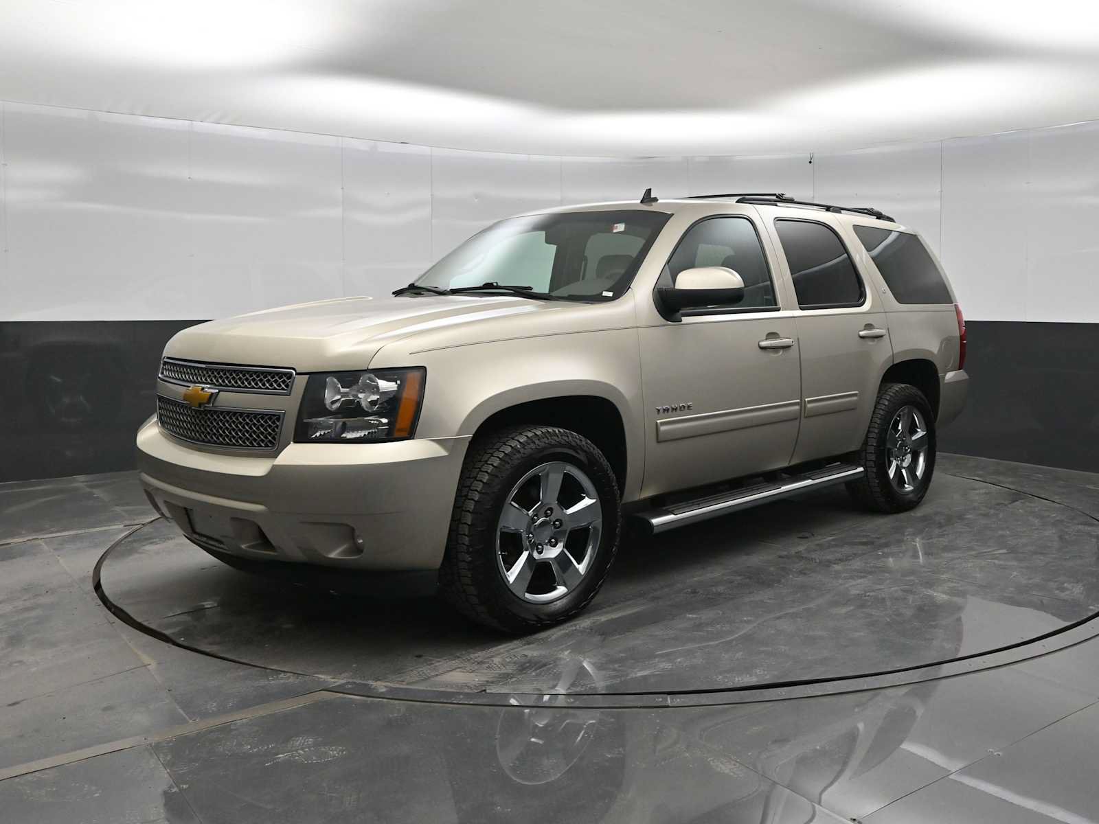 Used 2014 Chevrolet Tahoe LT w/ Luxury Package RWD image 4