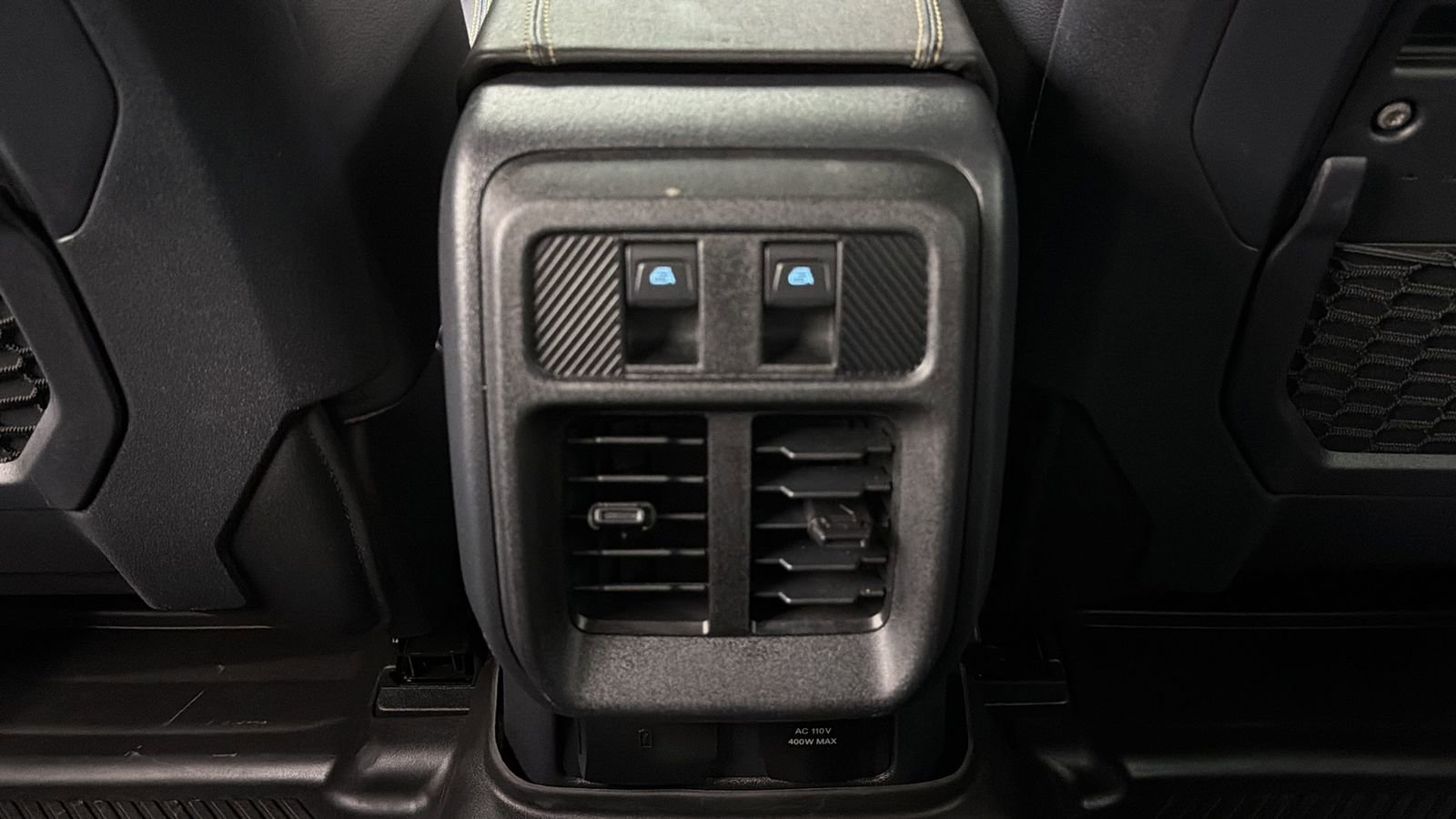 Used 2025 Ford Bronco Badlands image 35