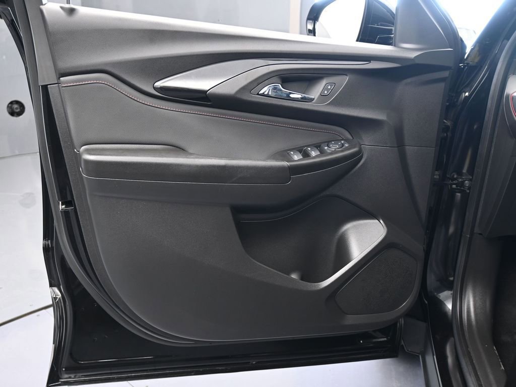 Used 2023 Chevrolet TrailBlazer RS w/ Convenience Package image 28