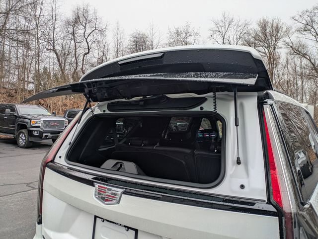 Used 2024 Cadillac Escalade V w/ LPO, ONYX Package image 35