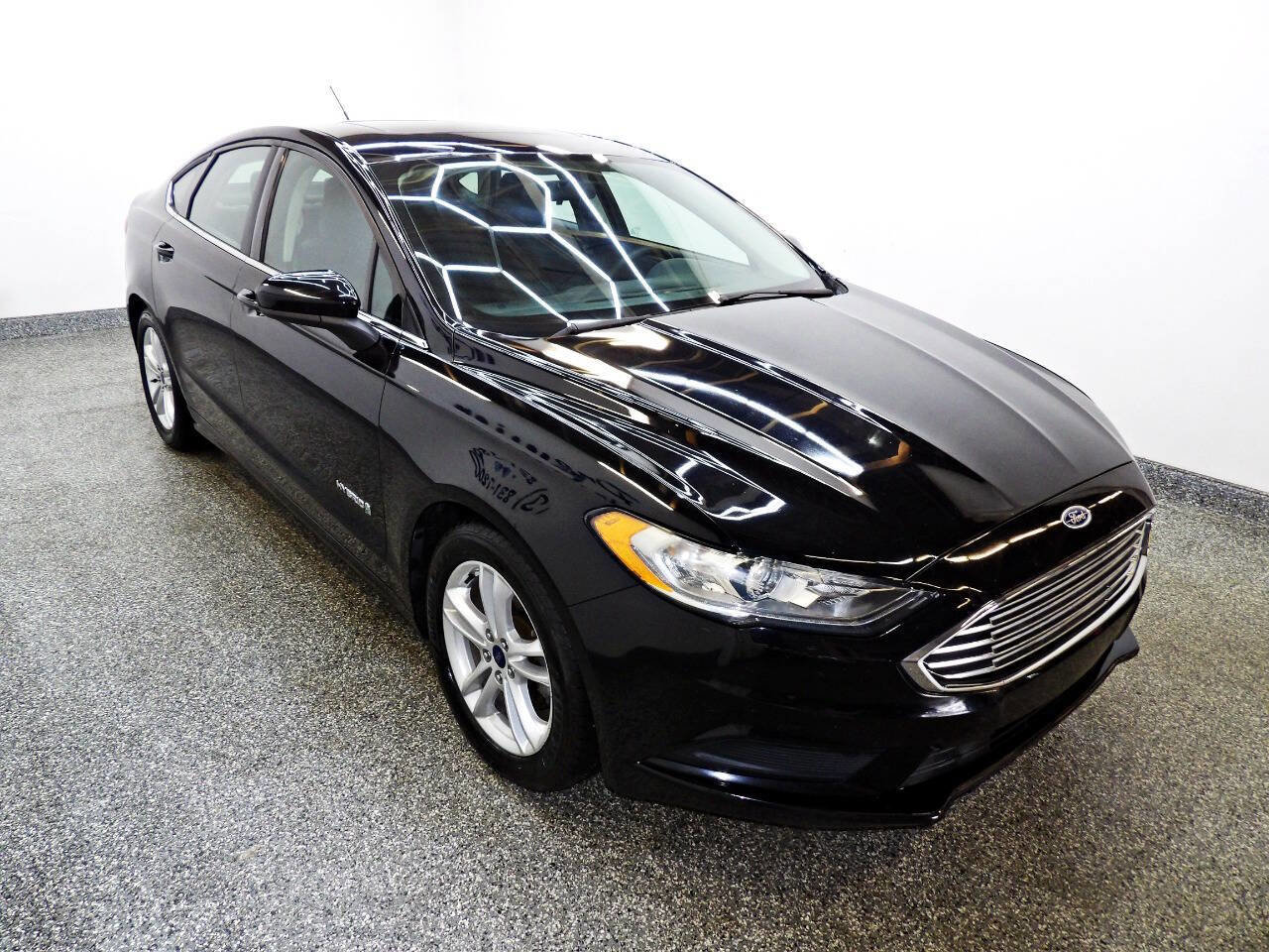 Used 2018 Ford Fusion SE image 3