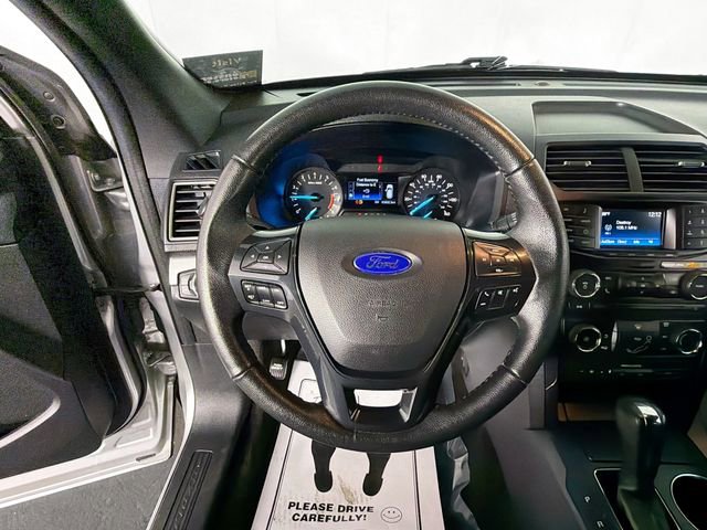 Used 2017 Ford Explorer XLT image 11