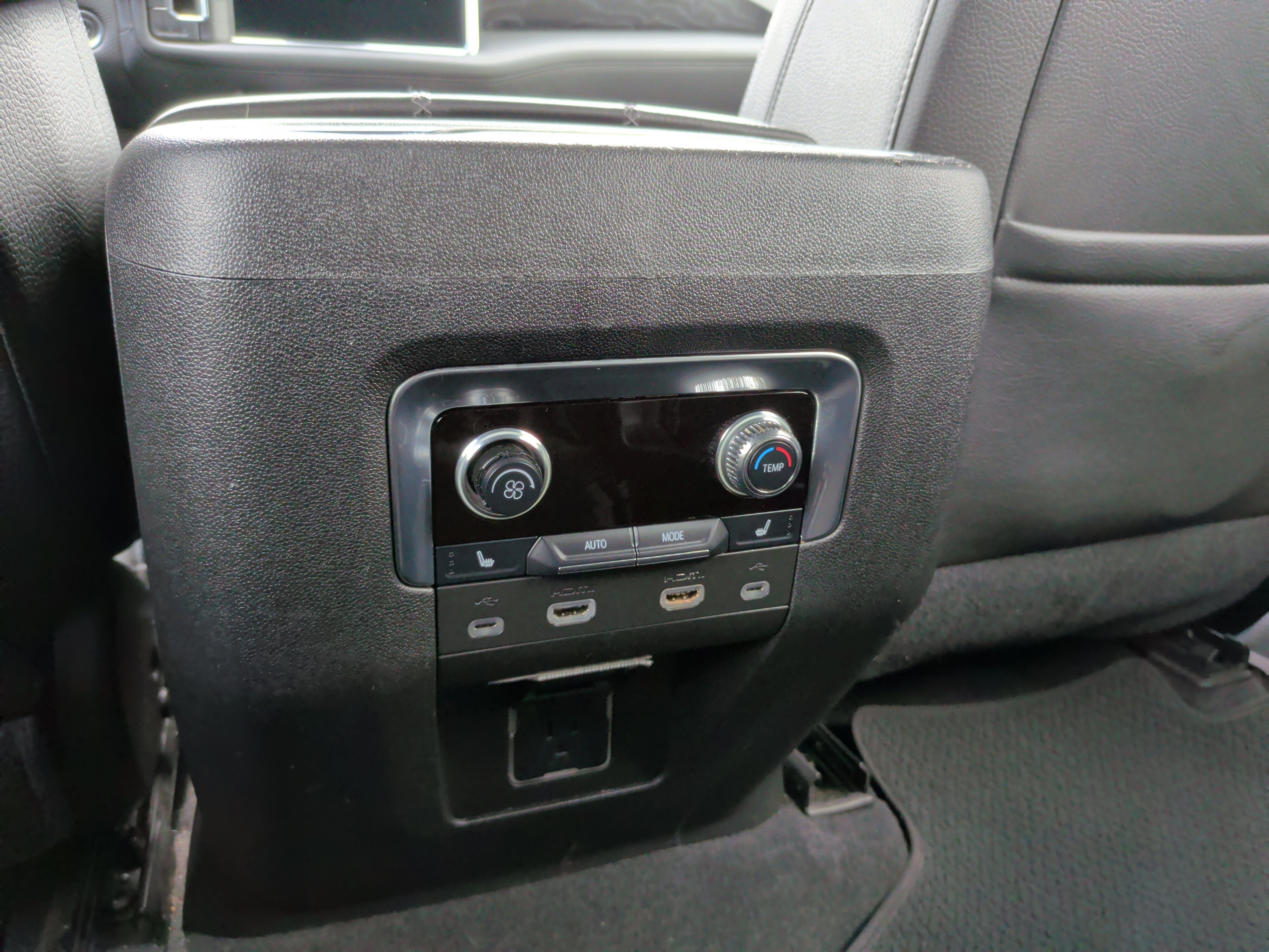 Used 2021 GMC Yukon Denali w/ Denali Premium Package image 36