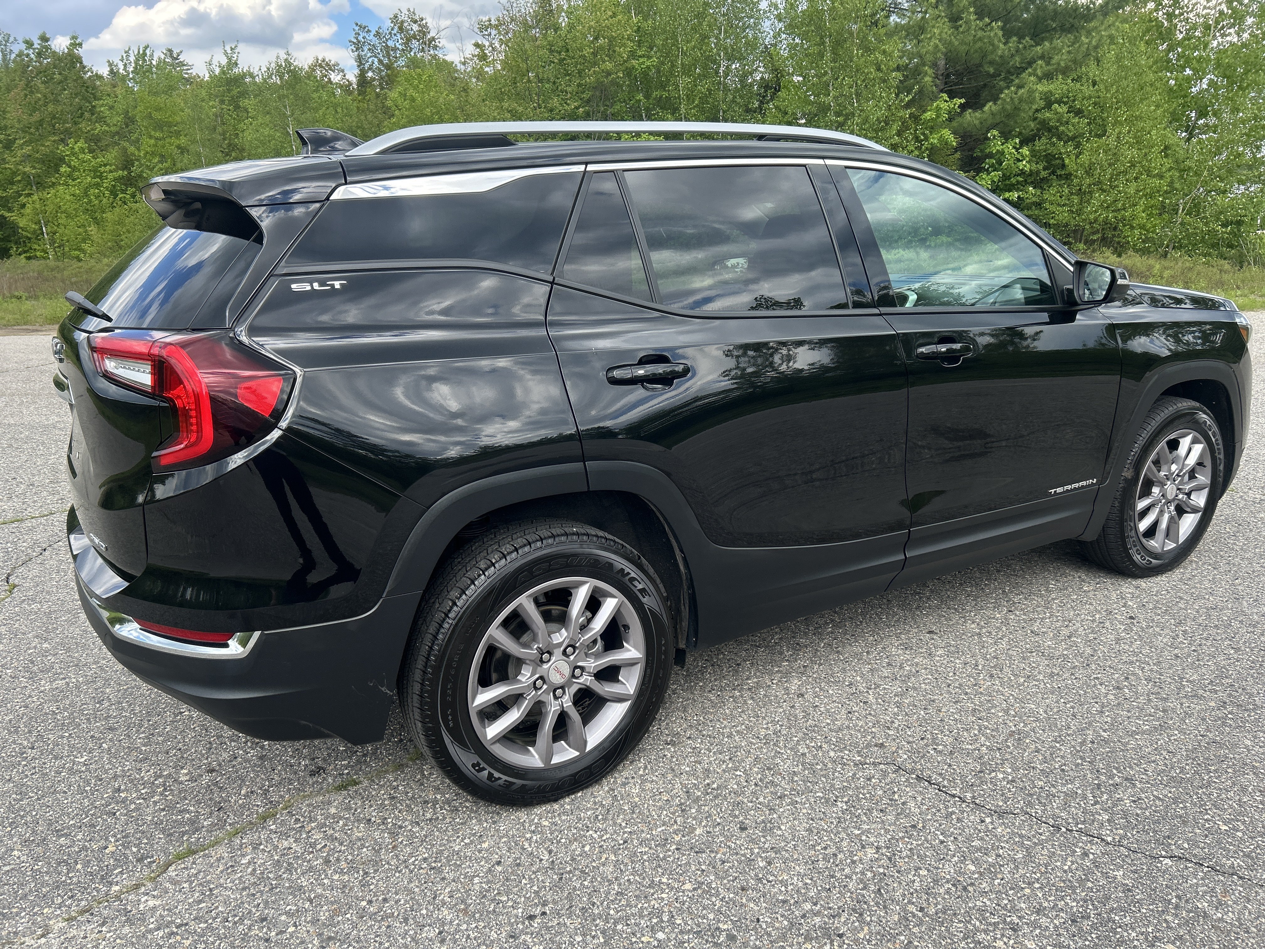 Used 2024 GMC Terrain SLT AWD/4WD image 5