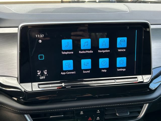 Certified 2025 Volkswagen Atlas Cross Sport SE image 17