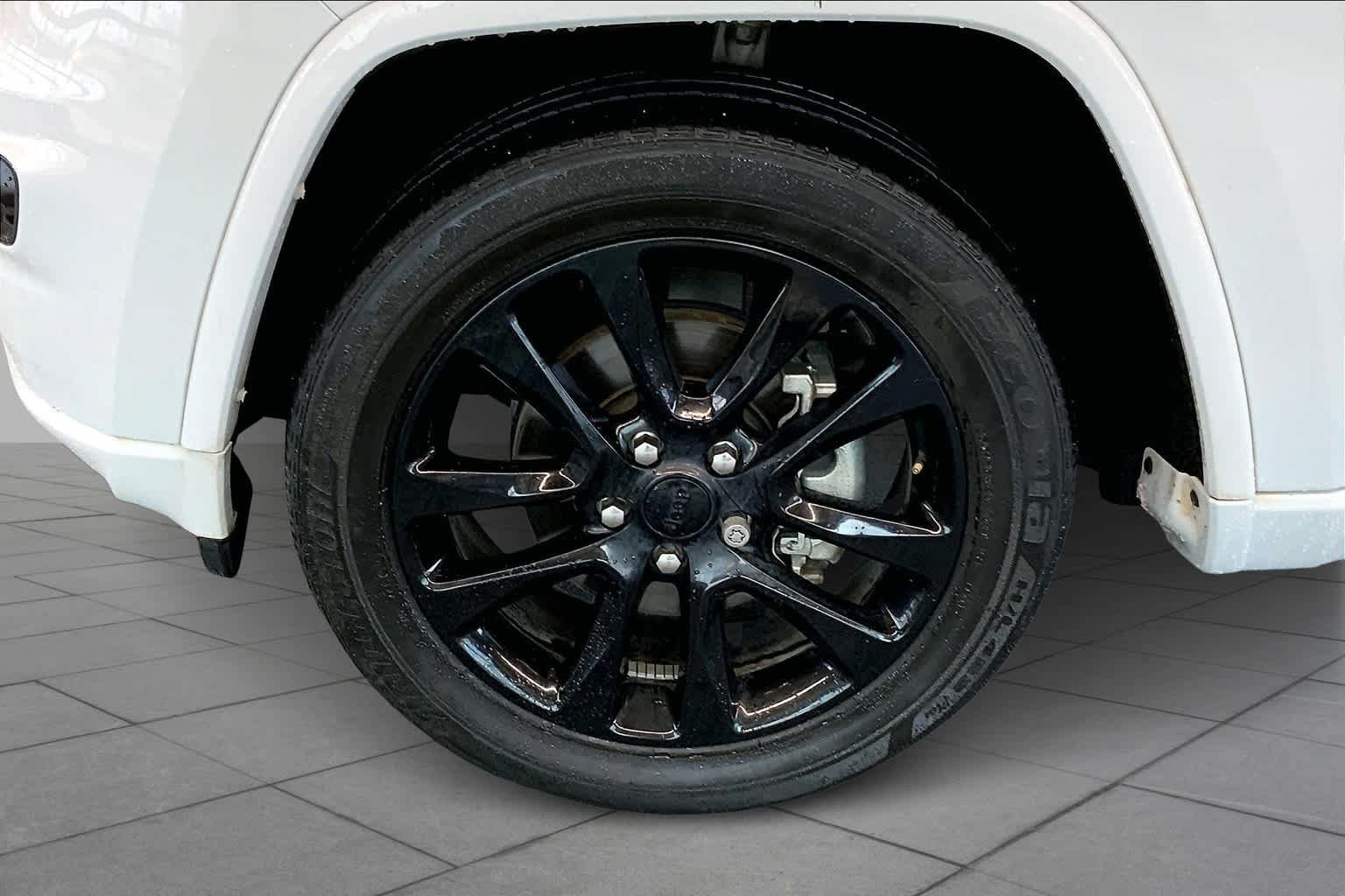 Used 2018 Jeep Grand Cherokee Altitude RWD image 11