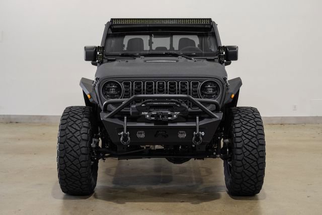 Used 2025 Jeep Gladiator Rubicon w/ Safety Group AWD/4WD image 3