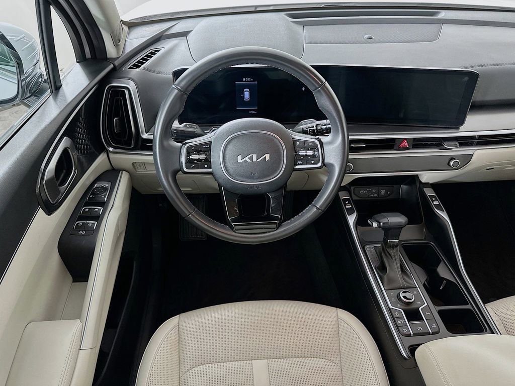 Certified 2025 Kia Sorento S image 4