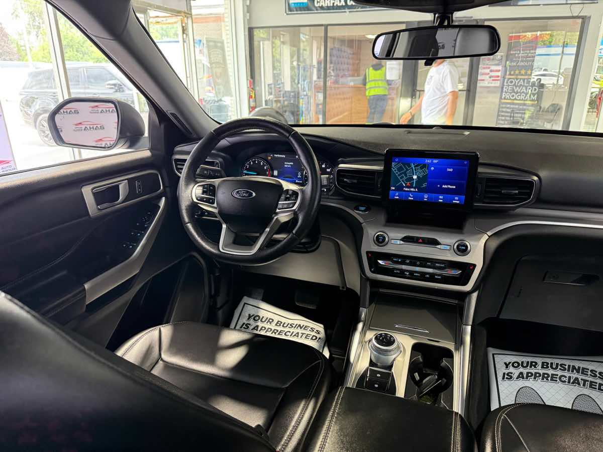 Used 2023 Ford Explorer XLT w/ Equipment Group 202A AWD/4WD image 26