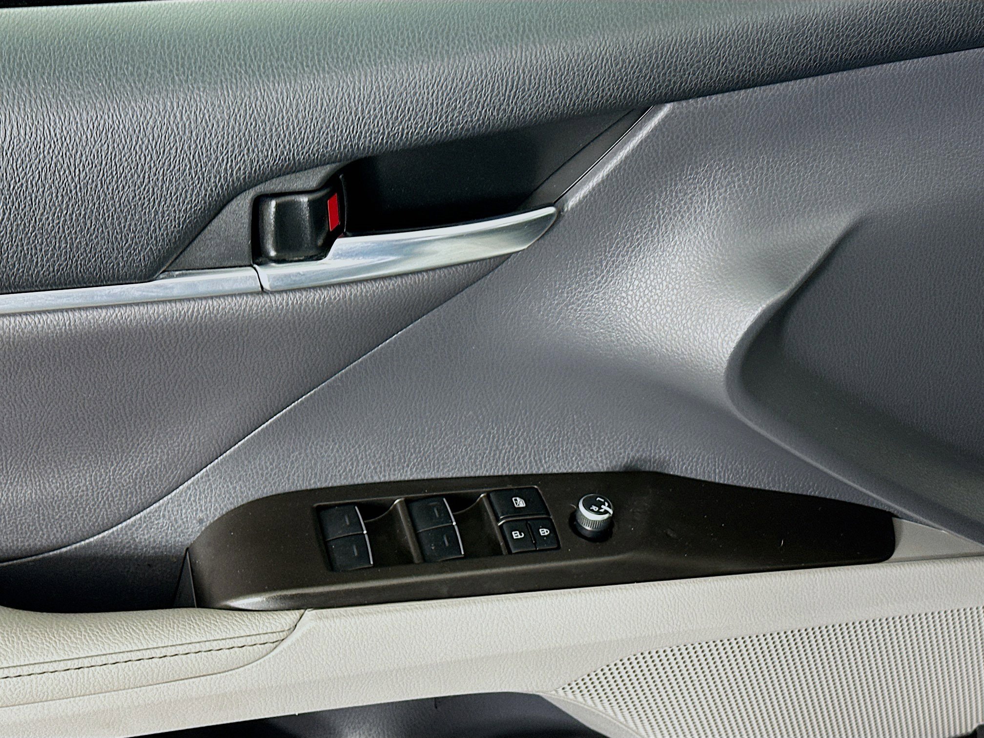 Used 2023 Toyota Camry XLE image 15