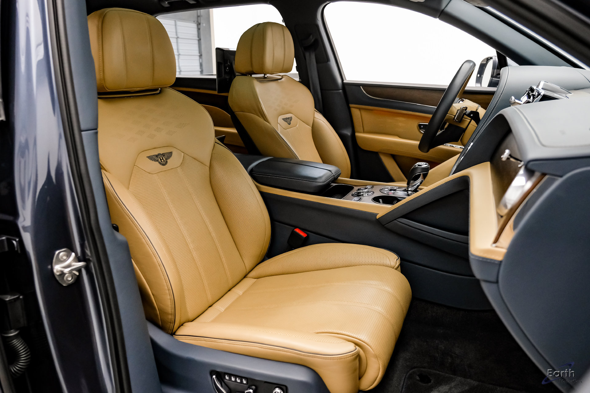 Used 2023 Bentley Bentayga Extended Wheelbase AWD/4WD image 47