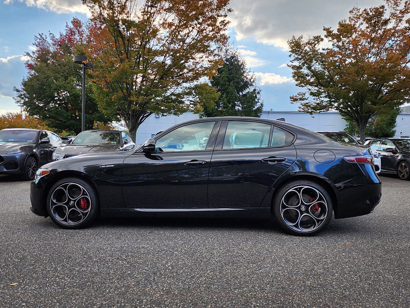 Used 2024 Alfa Romeo Giulia Veloce AWD/4WD image 5