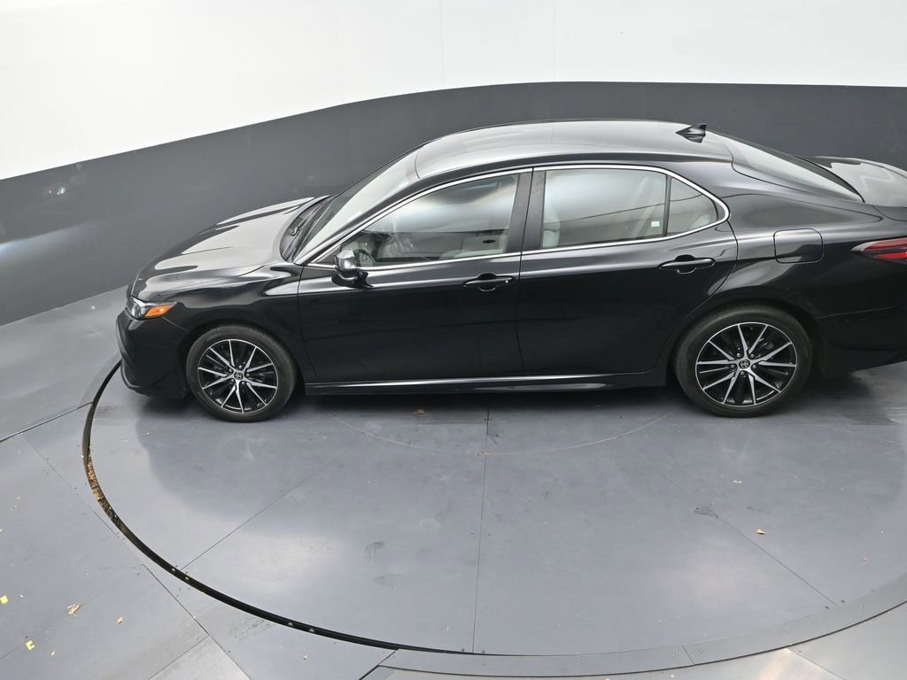 Used 2024 Toyota Camry SE w/ Cold Weather Package image 16