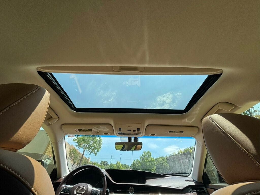 Used 2016 Lexus ES 350 w/ Premium Package w/Wood Trim FWD image 22
