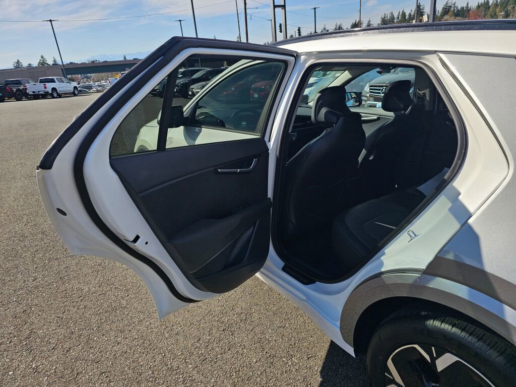 Certified 2023 Kia Niro Wave w/ Wave Preserve Package image 23