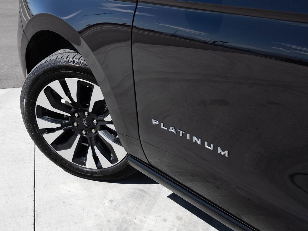 Used 2025 Ford Expedition Platinum w/ Driver's Package image 11