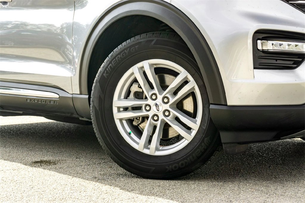 Used 2024 Ford Explorer XLT w/ Equipment Group 202A image 2