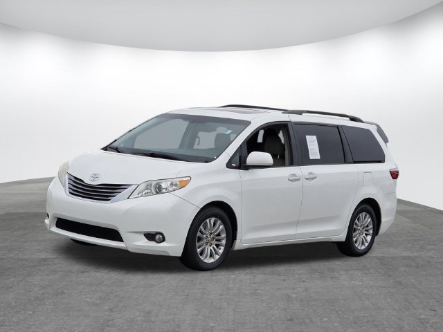 Used 2017 Toyota Sienna XLE Premium FWD image 7