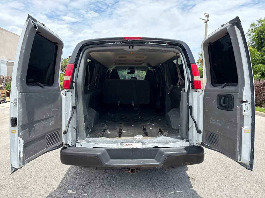 Used 2019 Chevrolet Express 3500 LT w/ LT Preferred Equipment Group RWD image 7