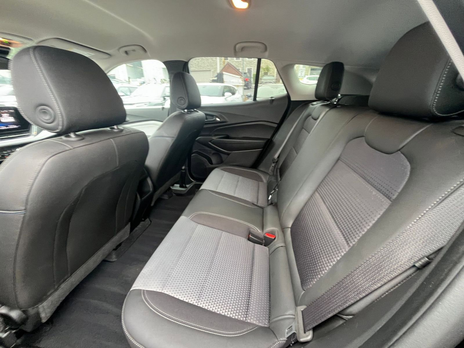 Used 2025 Chevrolet Trax LT image 23