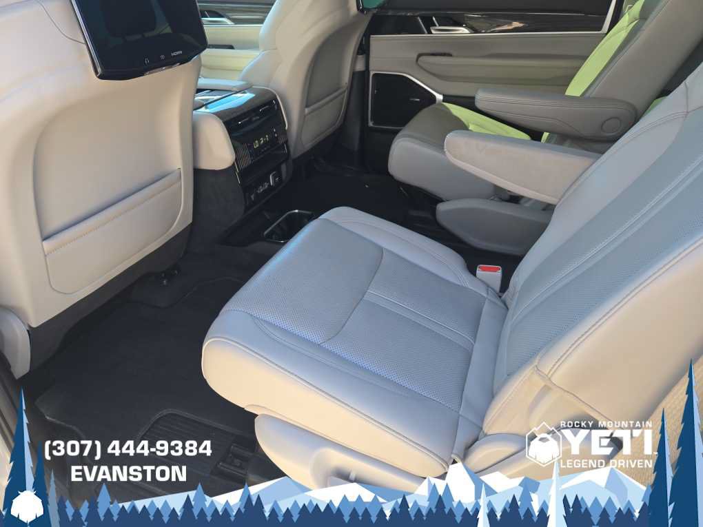 Used 2022 Jeep Wagoneer Series III w/ Rear Seat Video Group 1 AWD/4WD image 20
