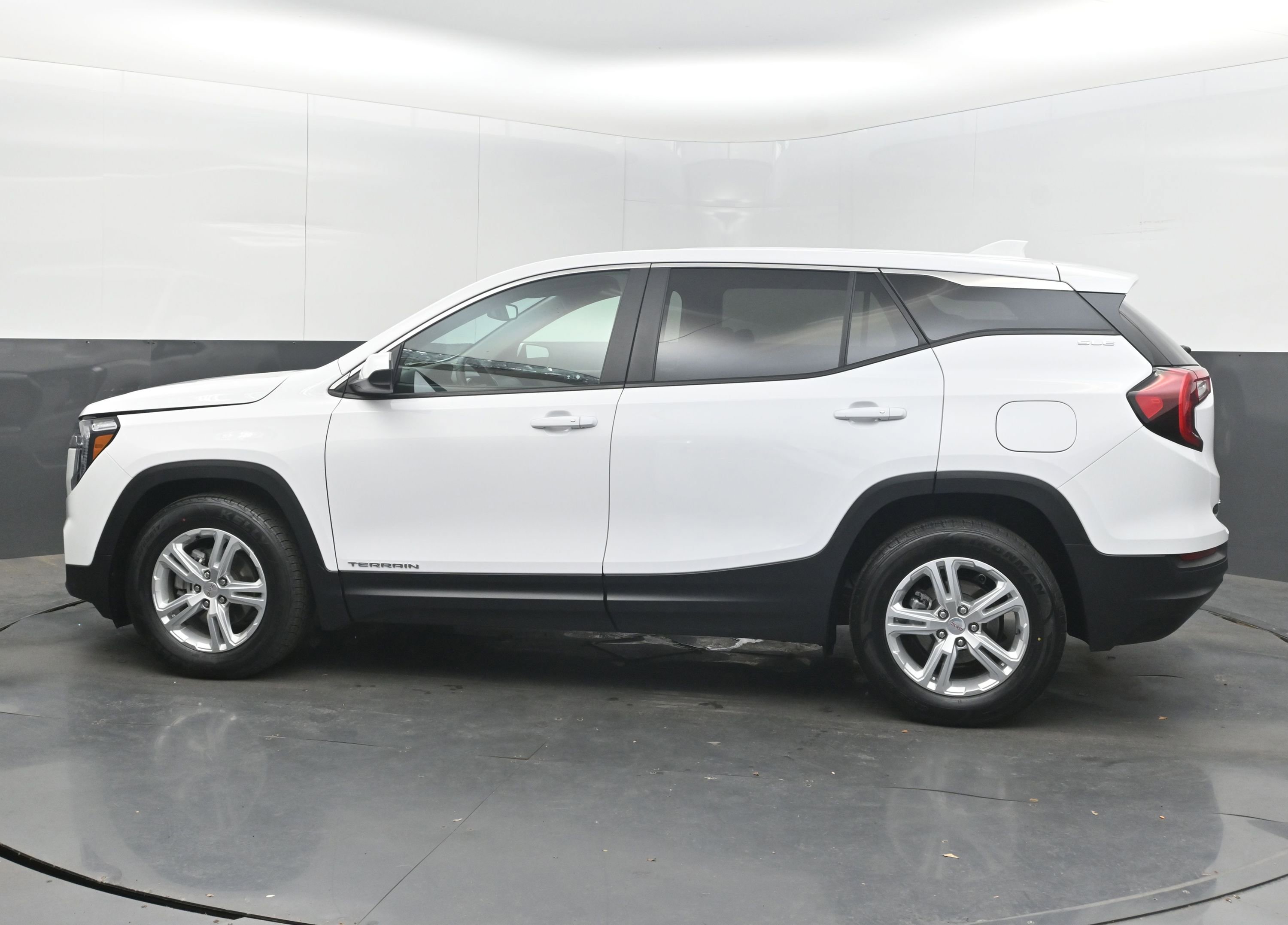 Used 2024 GMC Terrain SLE FWD image 7