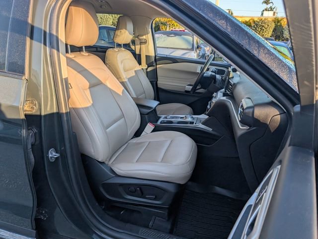 Used 2022 Ford Explorer XLT w/ Equipment Group 202A image 14