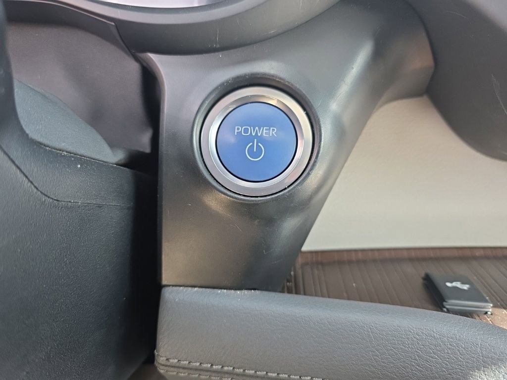 Used 2024 Toyota Sienna XLE image 28