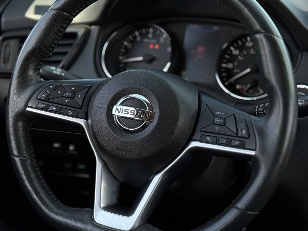 Used 2018 Nissan Rogue SV w/ Premium Package FWD image 9