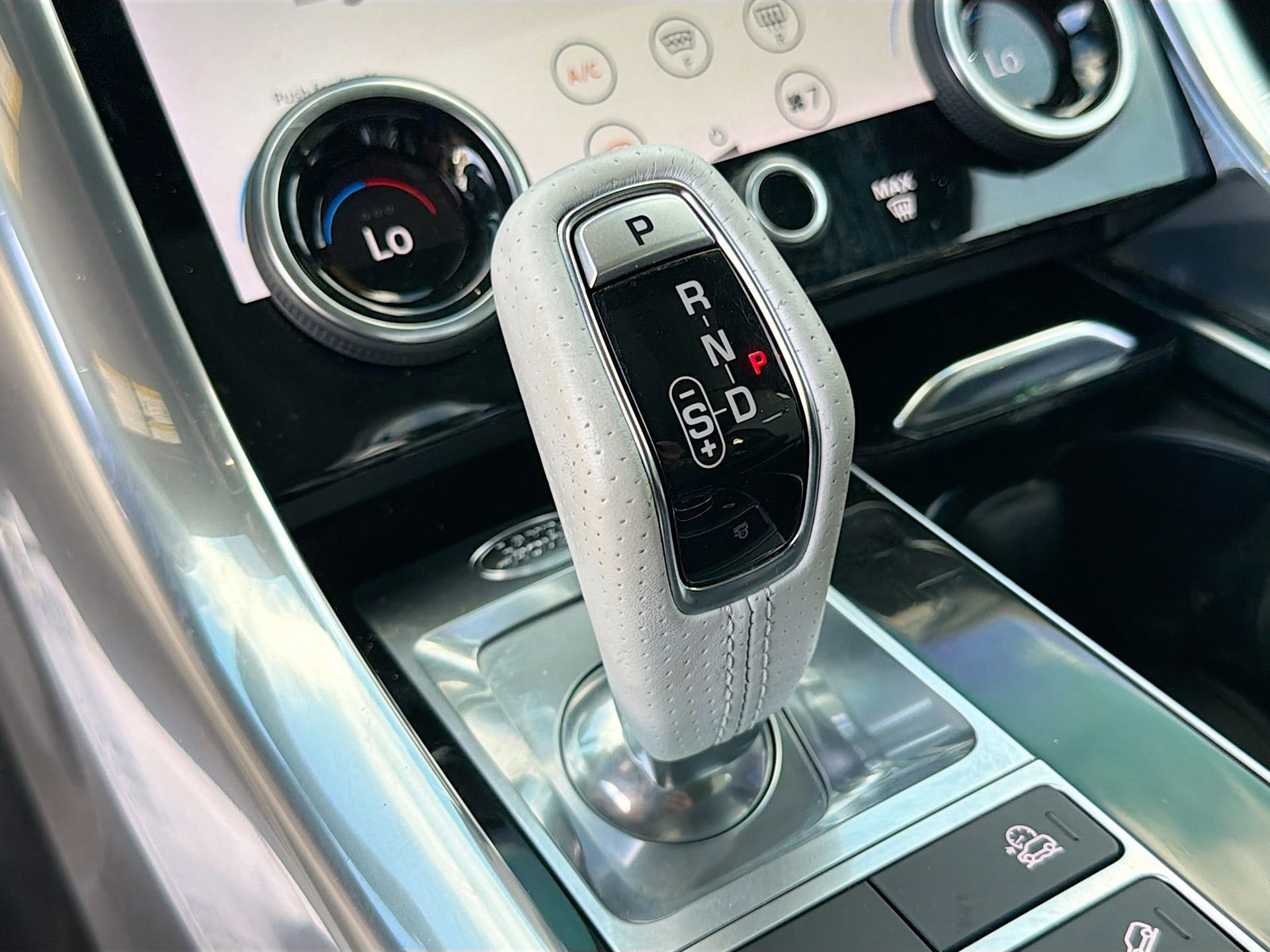 Used 2020 Land Rover Range Rover Sport SVR image 29