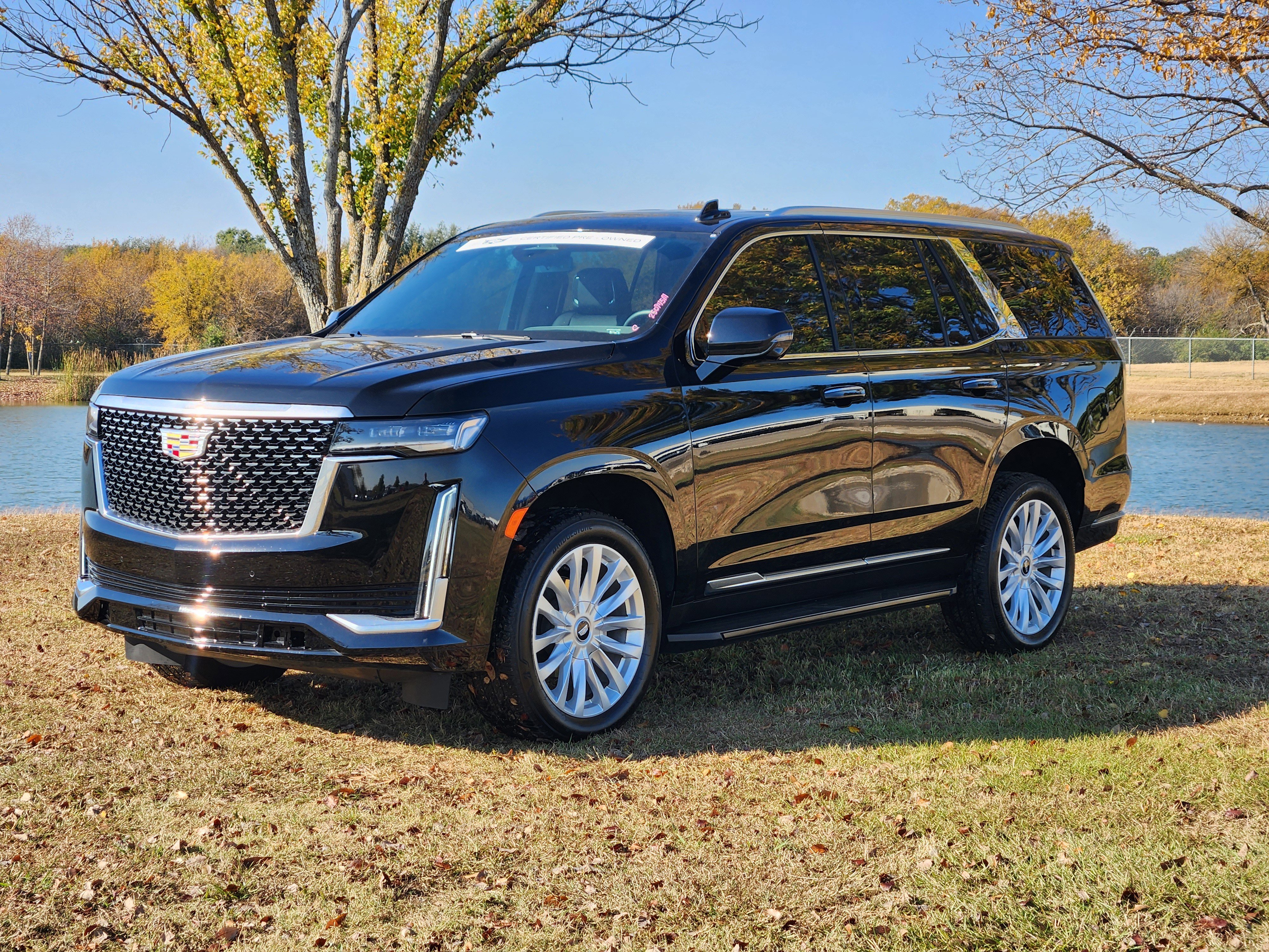 Certified 2024 Cadillac Escalade Luxury image 3