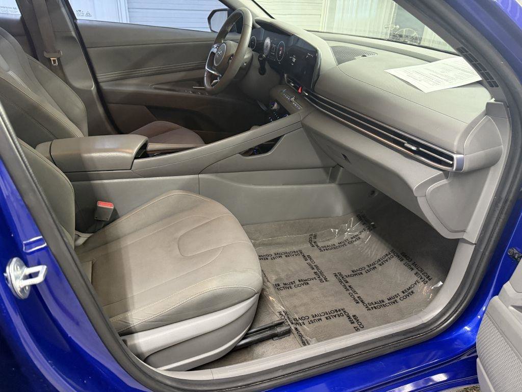 Used 2023 Hyundai Elantra SEL w/ Convenience Package image 24
