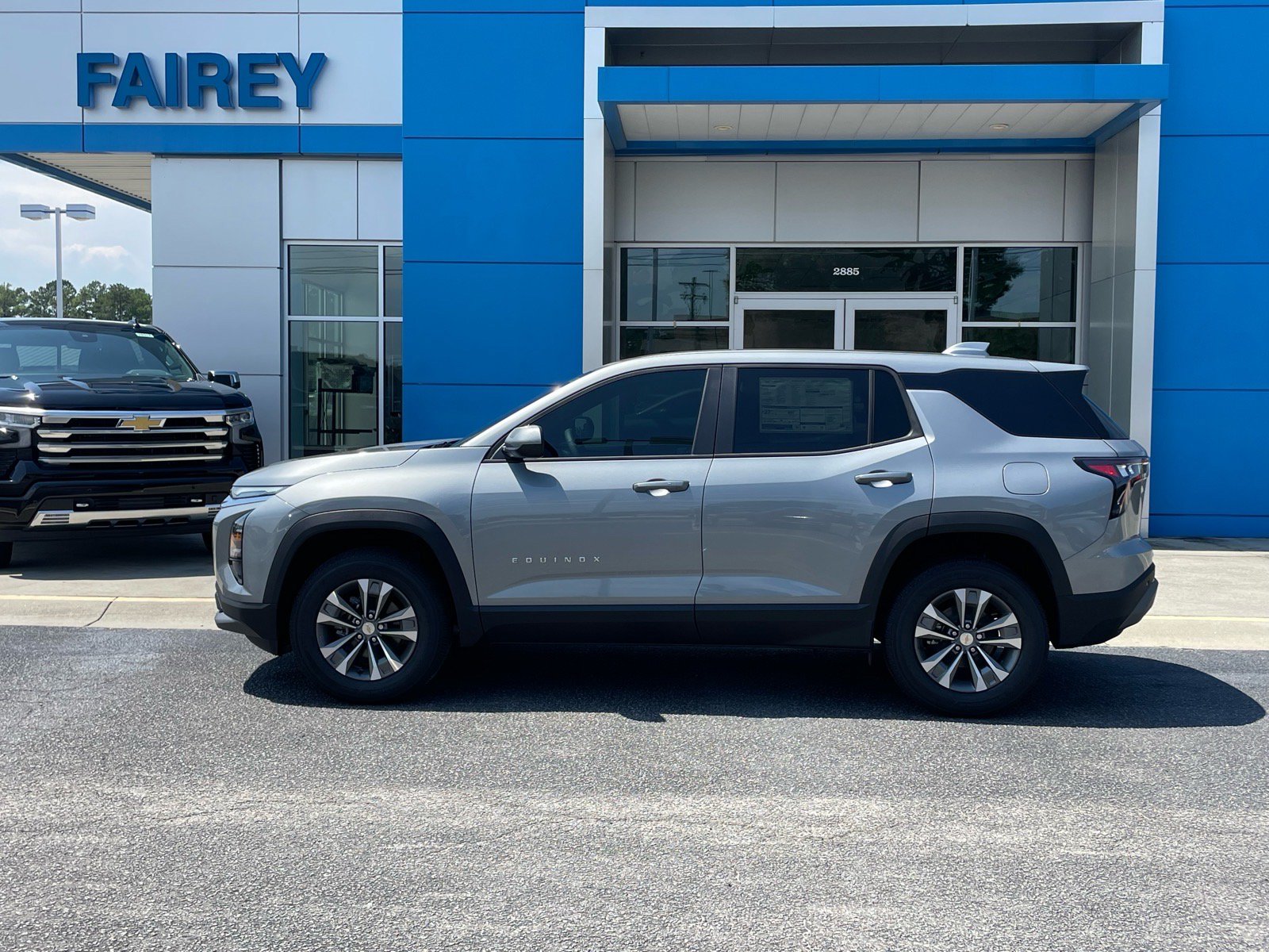 New 2027 Chevrolet Equinox LT w/ Convenience Package II FWD image 2