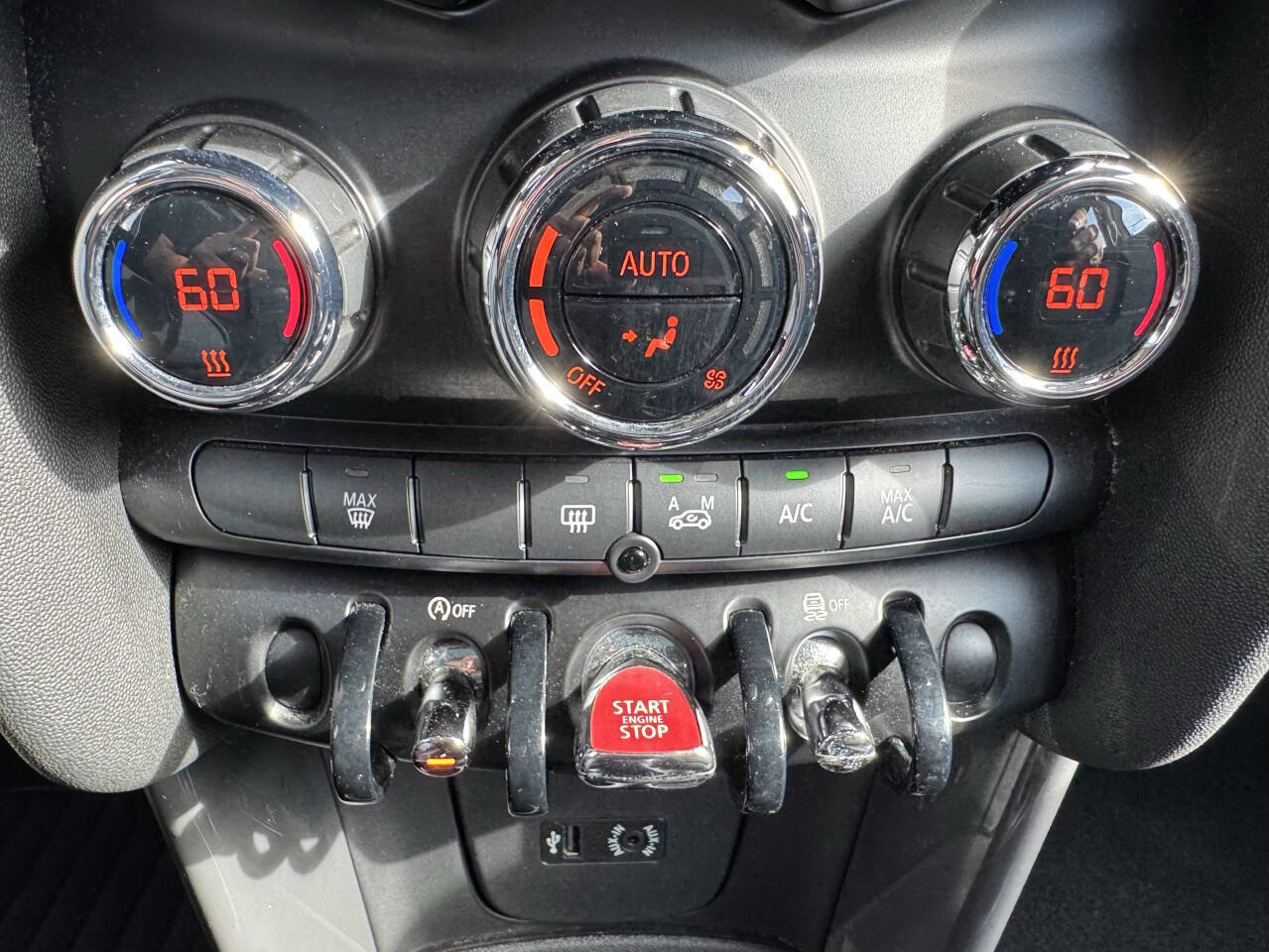 Used 2016 MINI Cooper 4-Door Hardtop image 14