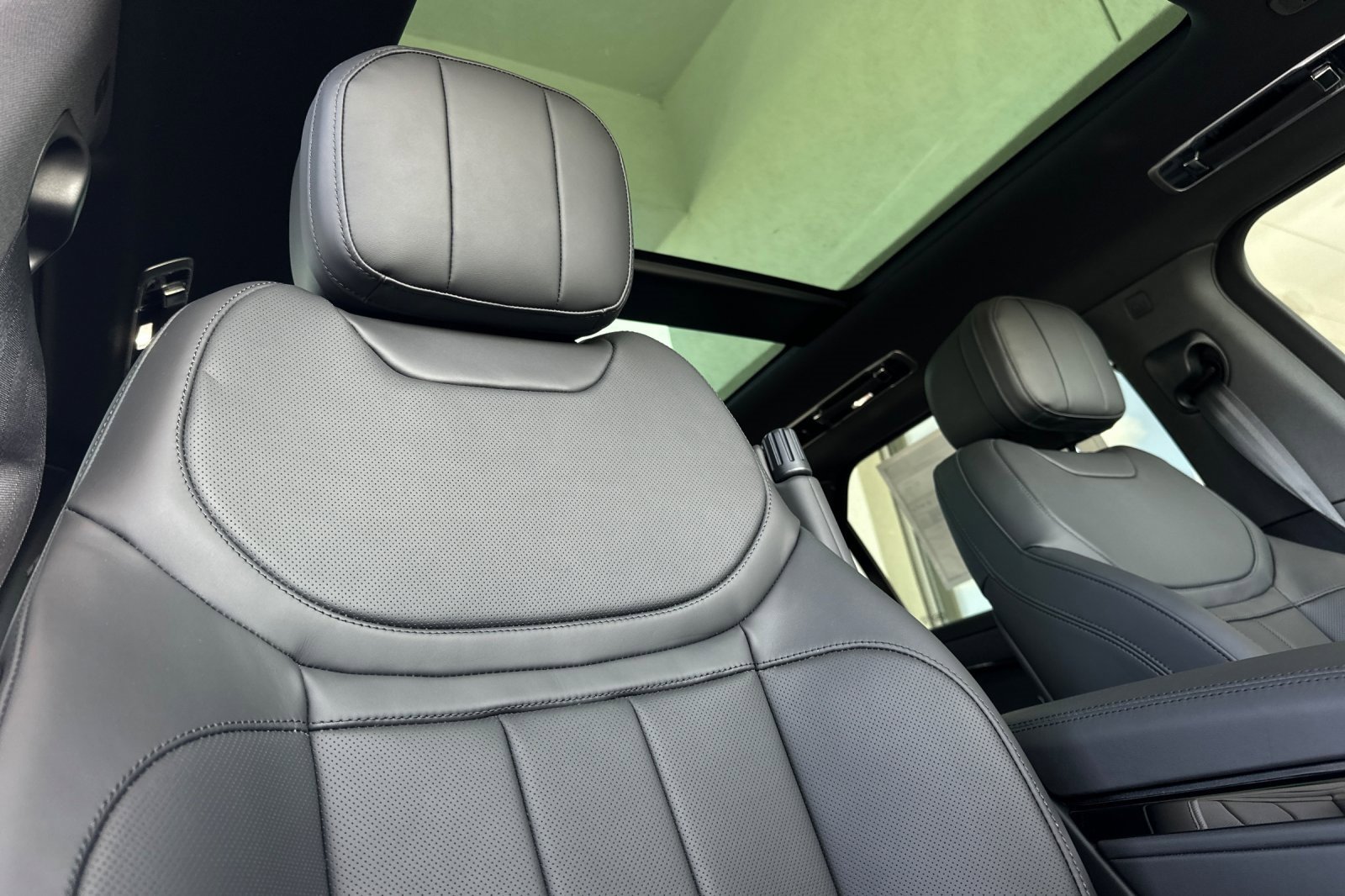 New 2025 Land Rover Range Rover Sport SE image 15