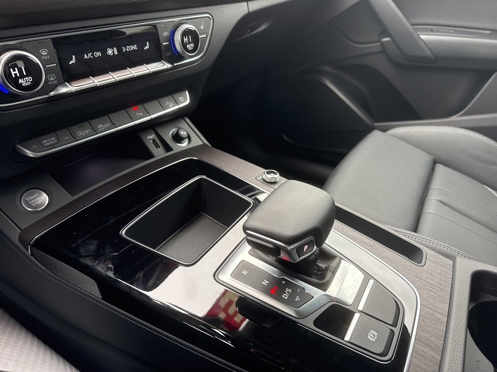 Used 2024 Audi Q5 2.0T Premium w/ Convenience Package image 17