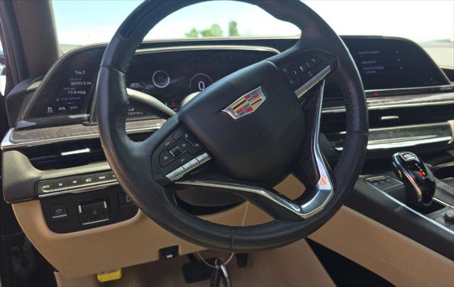 Used 2023 Cadillac Escalade ESV Premium Luxury w/ Performance Package AWD/4WD image 12