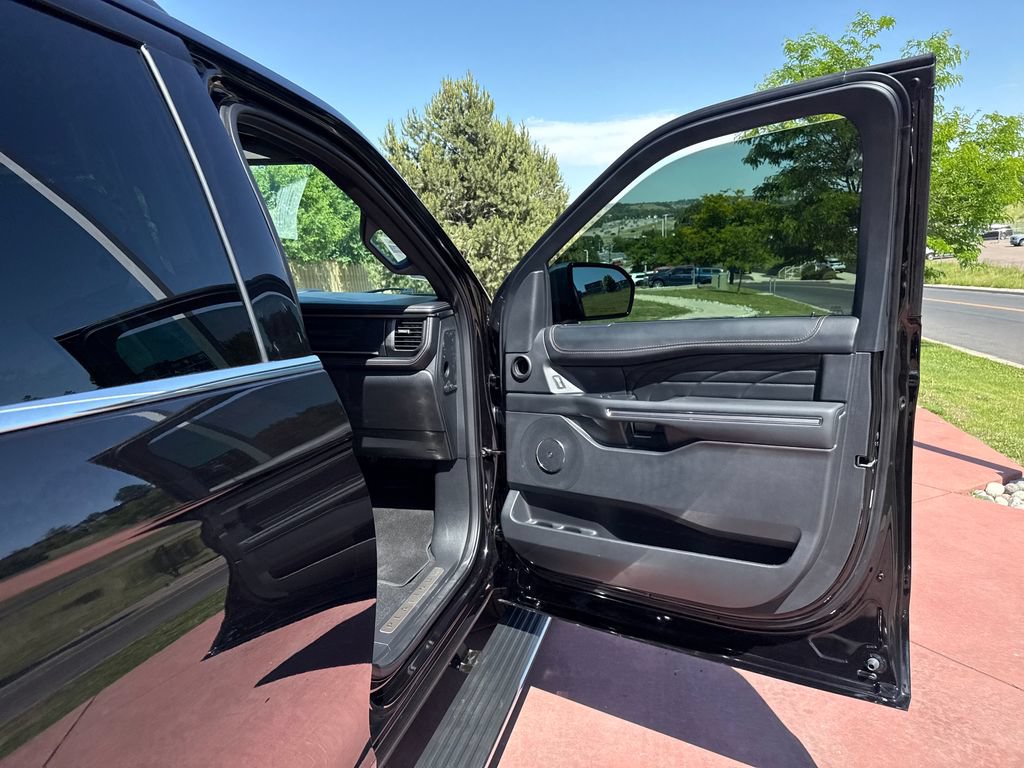 Used 2024 Ford Expedition Max Platinum AWD/4WD image 30