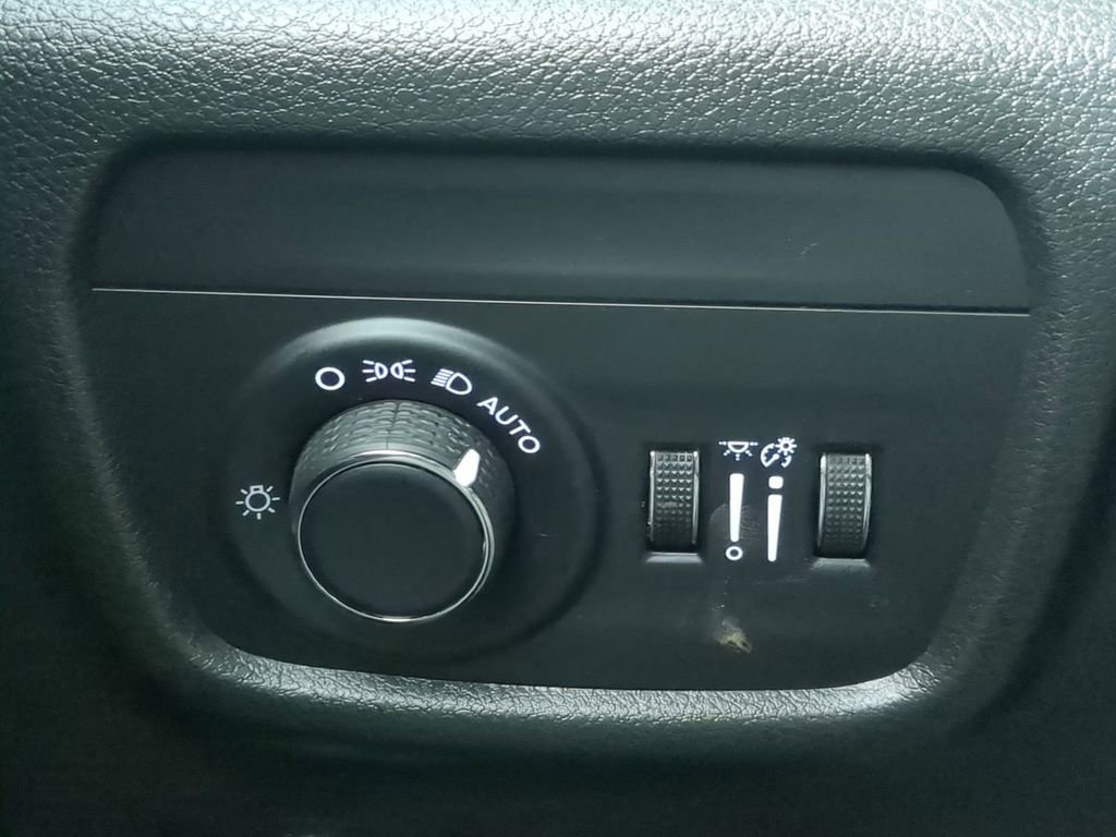 Used 2024 Jeep Grand Cherokee L Laredo image 28