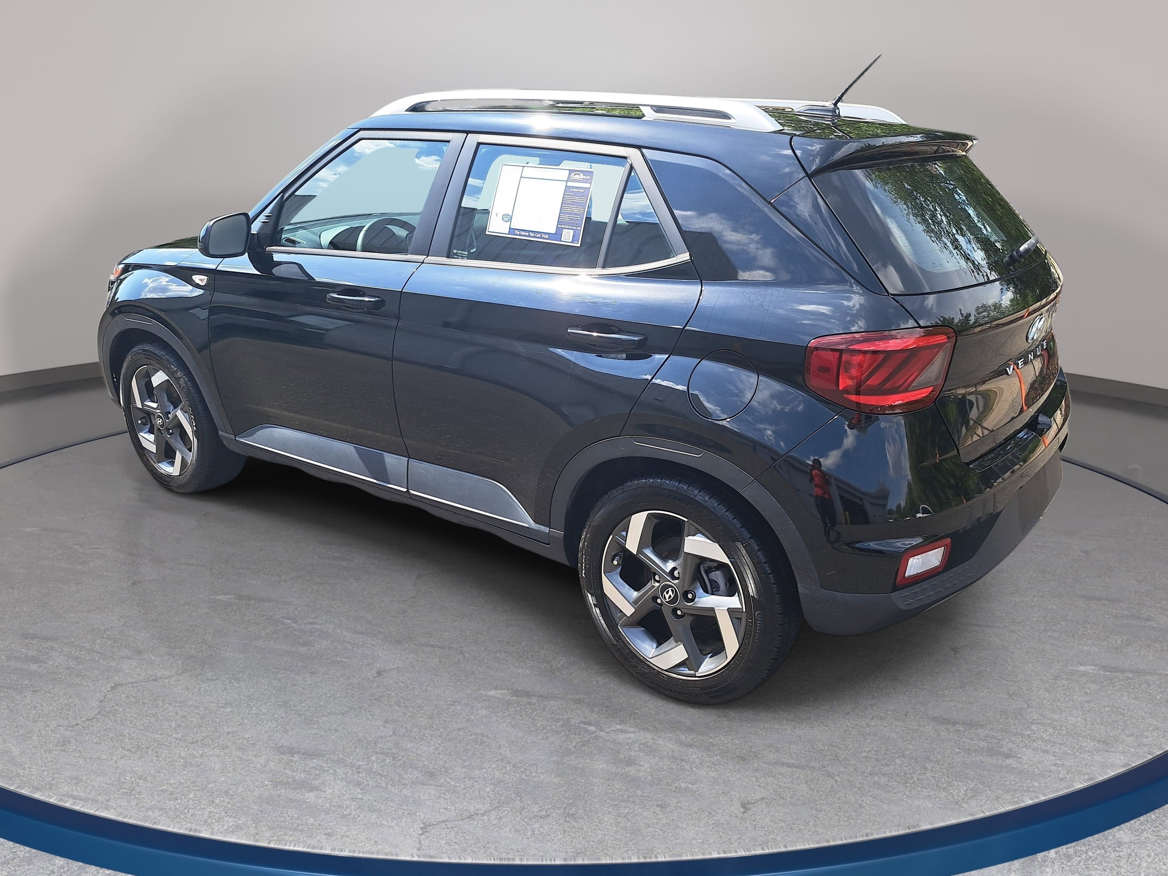 Used 2023 Hyundai Venue SEL FWD image 7