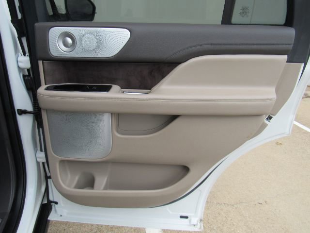 Used 2022 Lincoln Navigator Reserve image 26