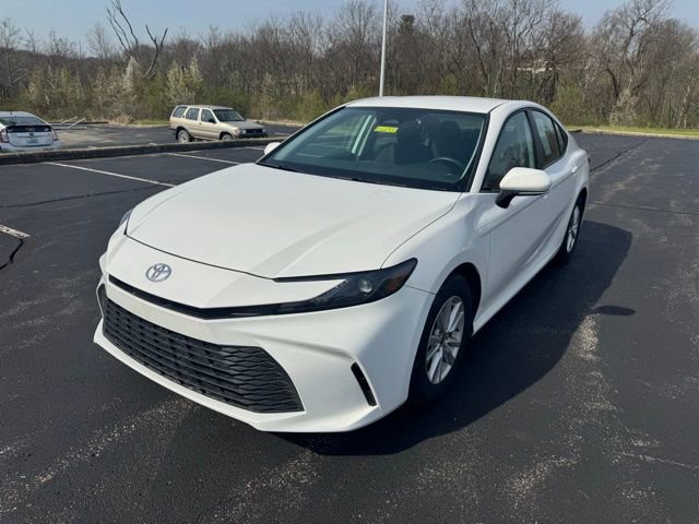 Used 2025 Toyota Camry LE FWD image 5