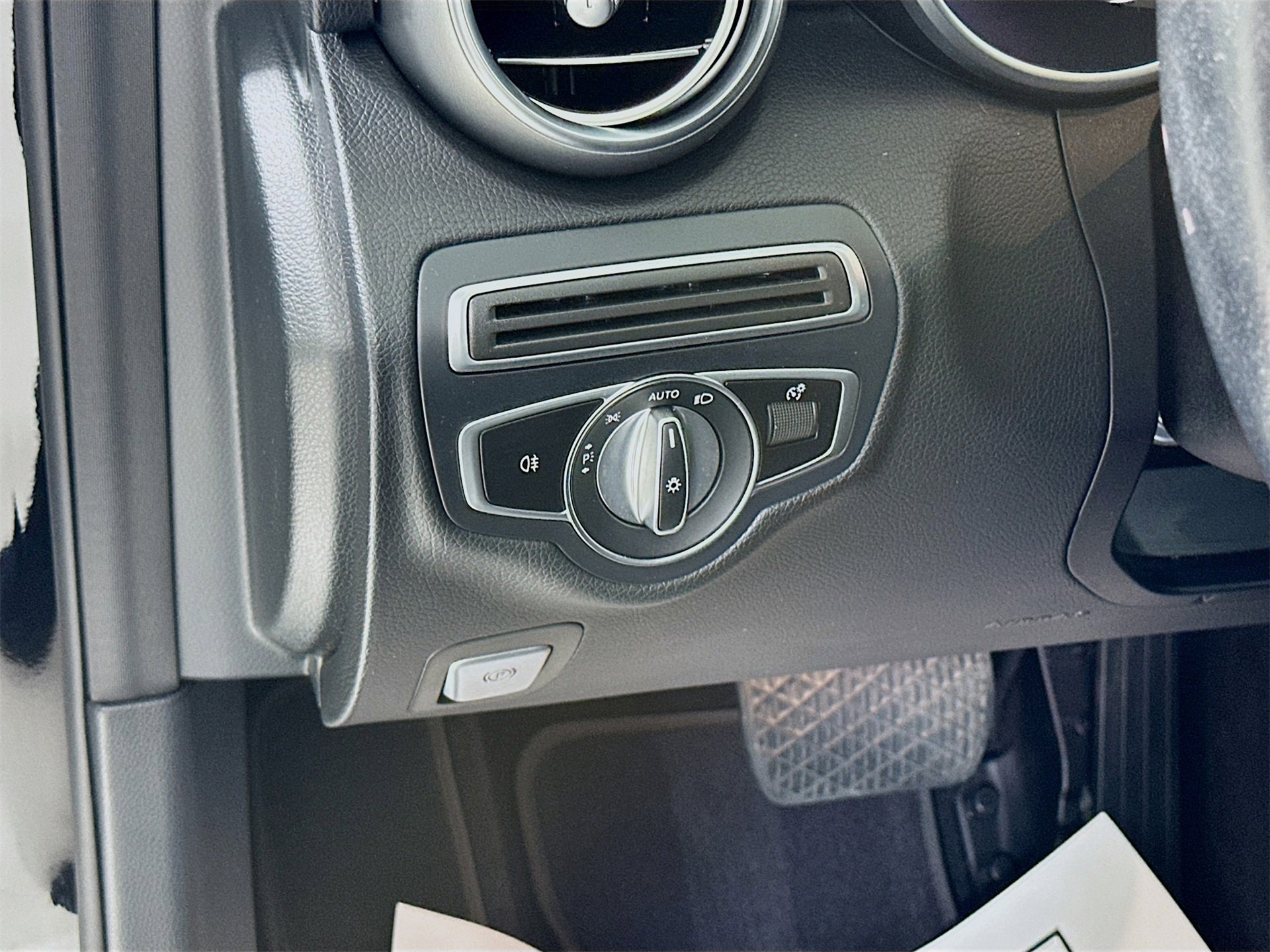 Used 2021 Mercedes-Benz C 300 Sedan image 11