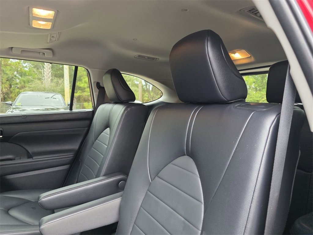 Certified 2024 Toyota Highlander XLE image 23