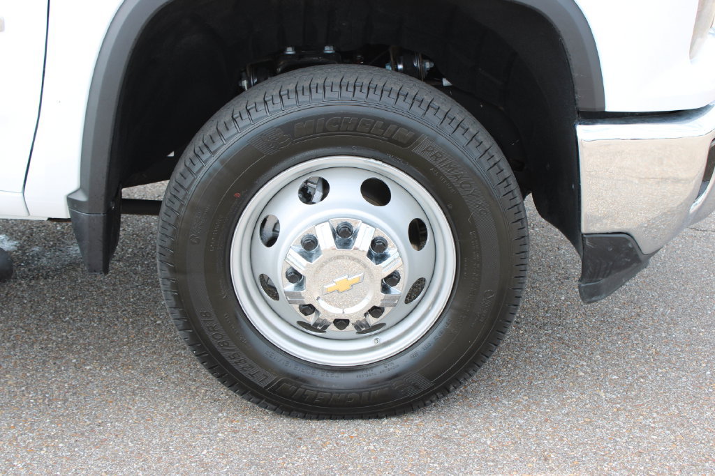 Used 2025 Chevrolet Silverado 3500 LT w/ Convenience Package AWD/4WD image 8