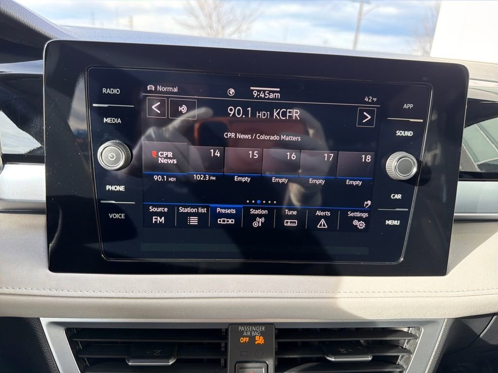 Certified 2025 Volkswagen Taos SE image 21