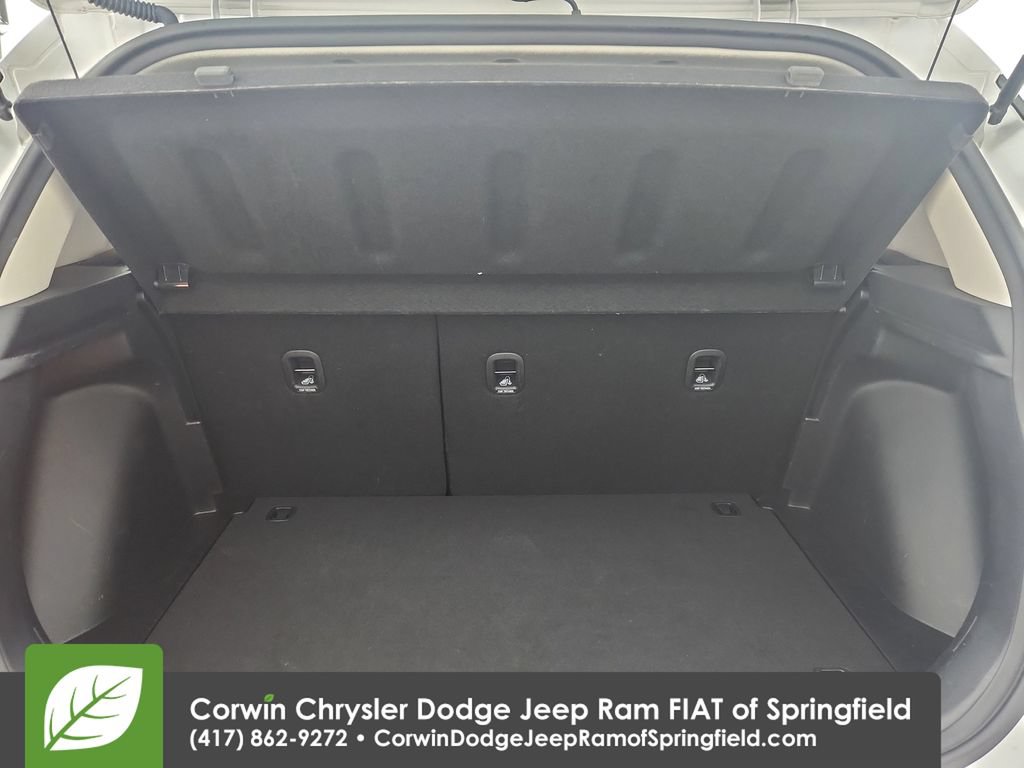 Used 2025 Hyundai Venue SEL FWD image 30