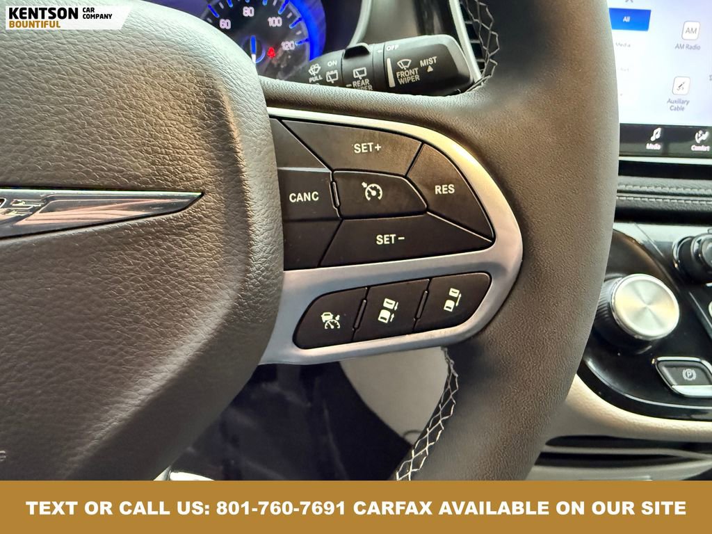 Used 2024 Chrysler Pacifica Touring-L image 18