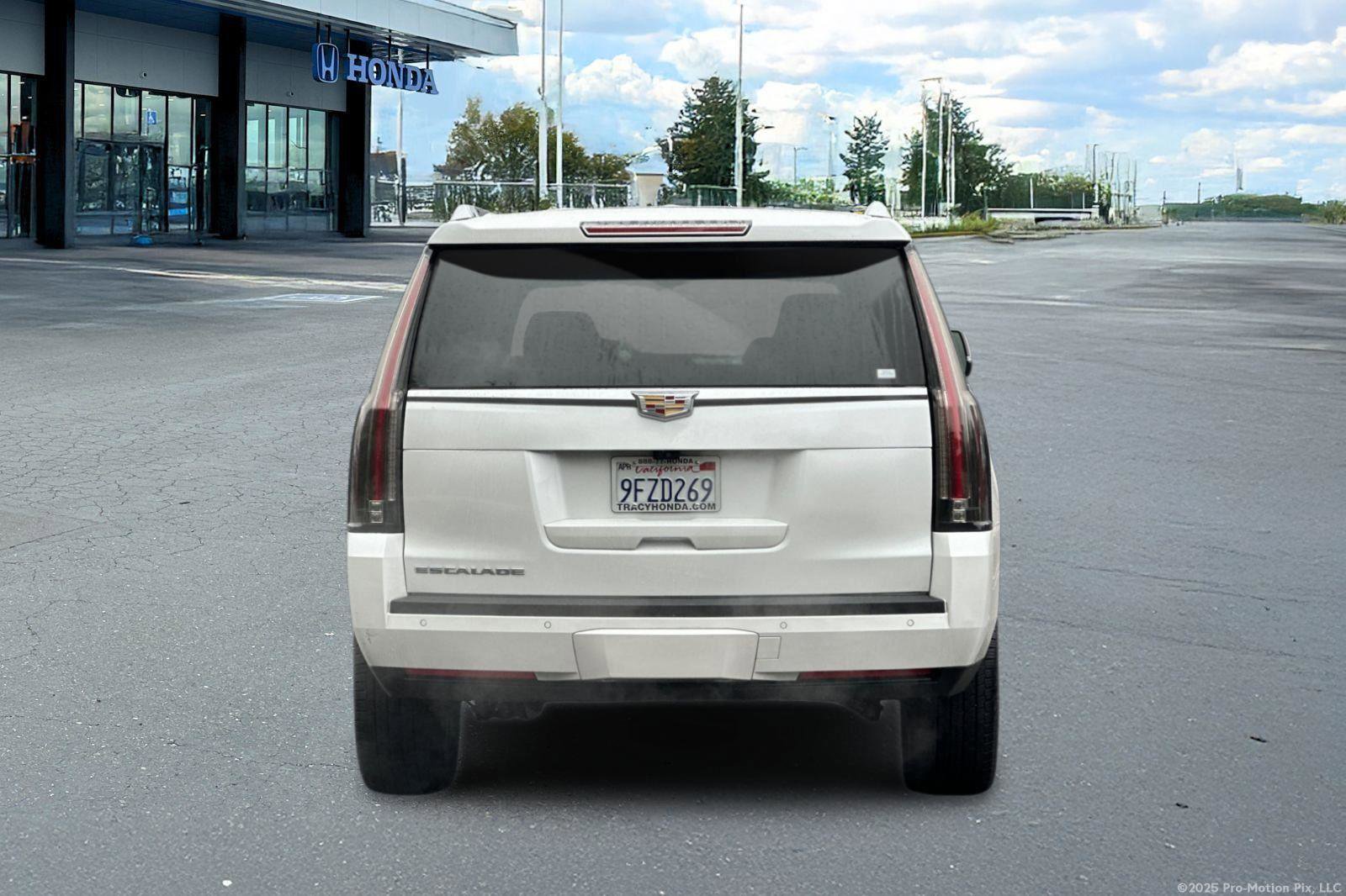 Used 2019 Cadillac Escalade Luxury image 7