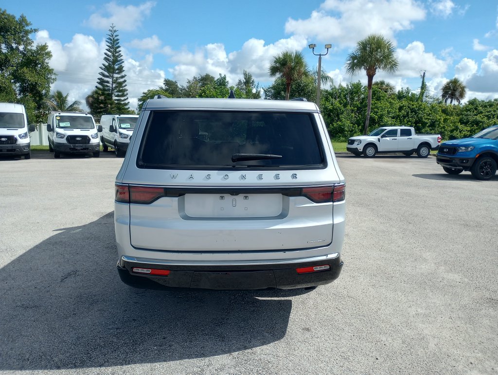Used 2024 Jeep Wagoneer L Series II AWD/4WD image 5